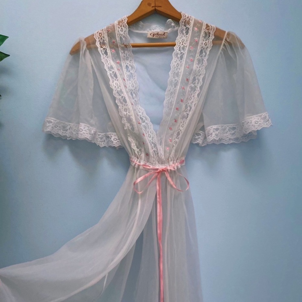🕊 Vintage Gilead lingerie robe 🕊